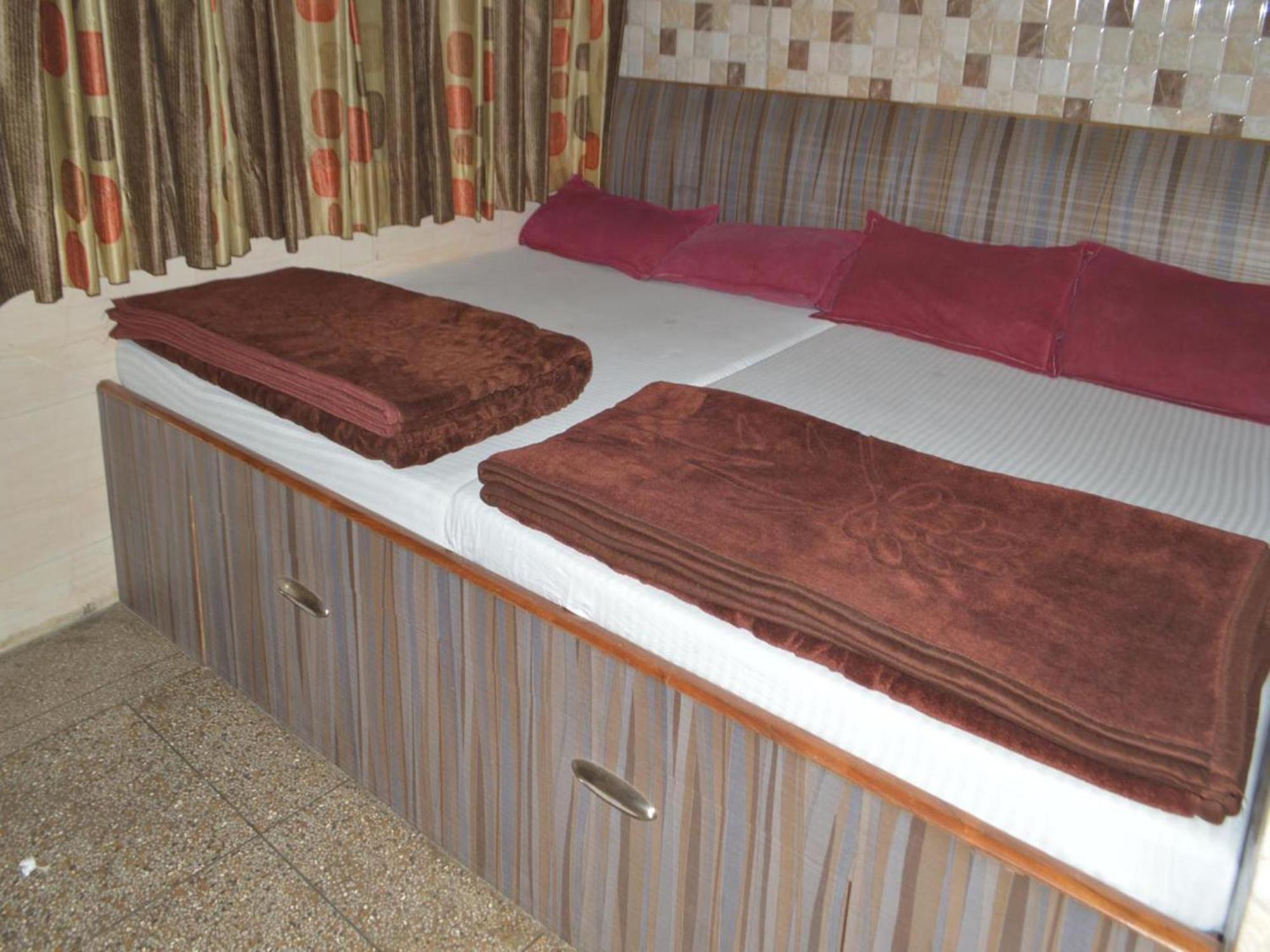 Ajanta Hotel 100 Mtrs Railway Station & 400 Mtrs Dargah Adžmér Exteriér fotografie